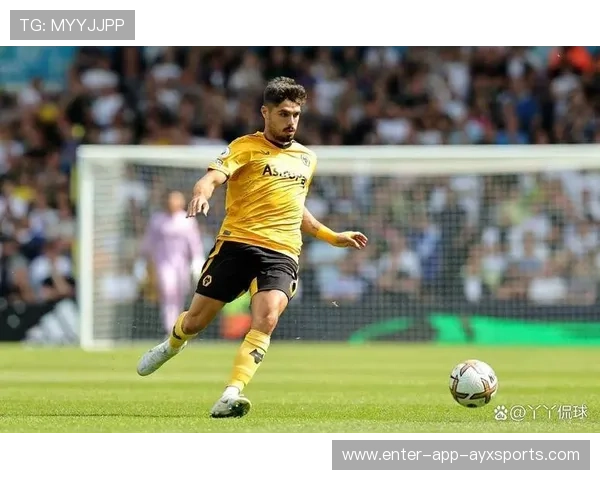 富勒姆前场配合顺畅，佩雷拉远射极具质量