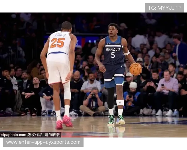 兰德尔弧顶命中关键一投，尼克斯终场笑到最后