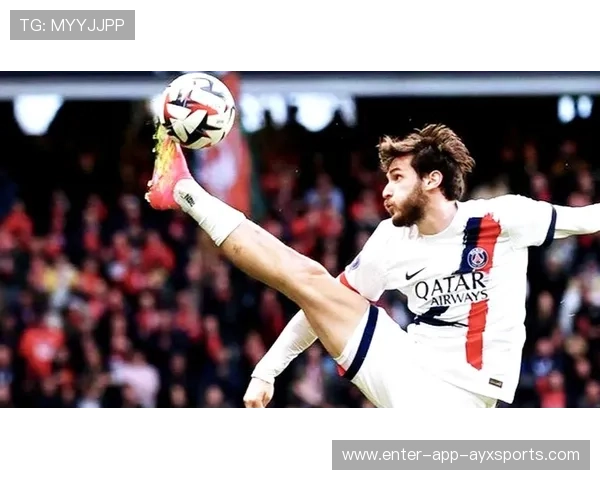 那不勒斯克瓦拉茨赫利亚轻盈盘带引出个人秀:从球场到品牌的蜕变 那不勒斯克瓦拉茨赫利亚轻盈盘带引出个人秀:从球场到品牌的蜕变