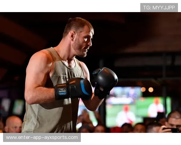 UFC选手增加抗击打训练，提高身体适应度