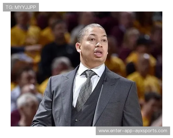 巴黎战术多样化，教练智慧备受称道