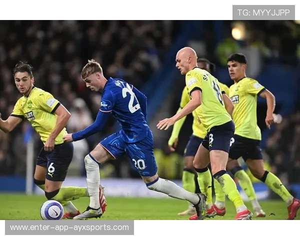 切尔西帕尔默穿透中路射门得手